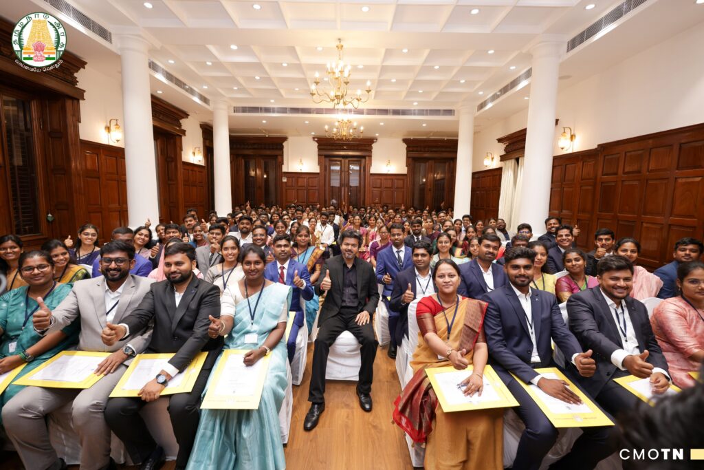தமிழ்நாடு அரசுப் பணியாளர் தேர்வாணையம் மூலம் தெரிவு செய்யப்பட்ட 126 நபர்களுக்கு பணிநியமன ஆணைகளை வழங்கும் தமிழ்நாடு முதலமைச்சர் தளபதி சி. ஜோசப் விஜய்.
