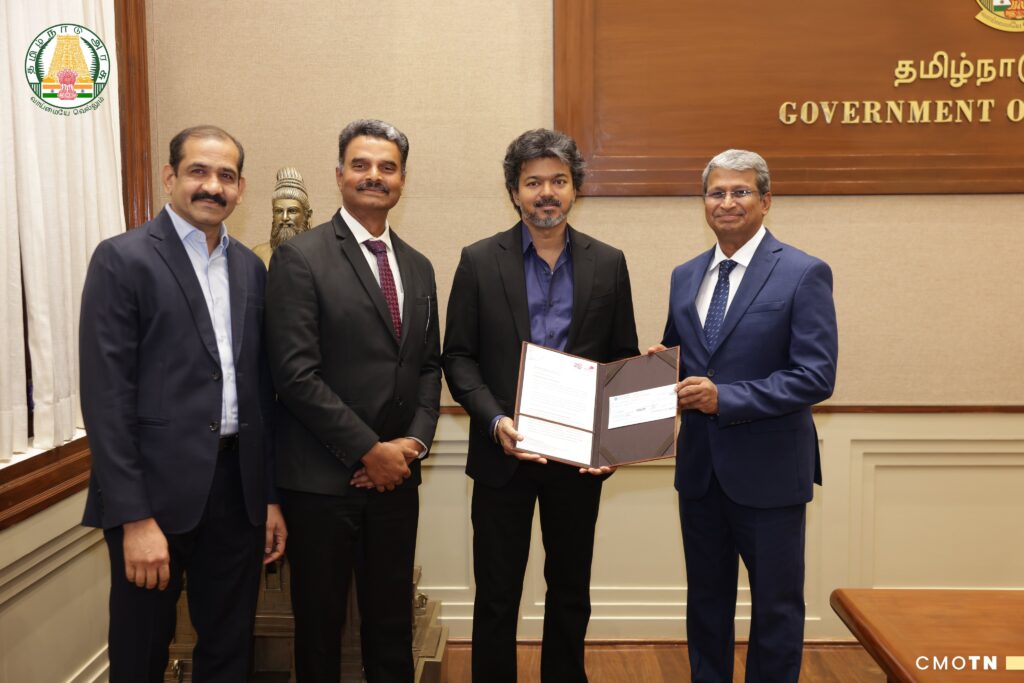 சென்னை தலைமைச் செயலகத்தில் “நலம் தமிழ்நாடு” திட்டத்திற்காக ₹1 கோடி காசோலையை தமிழ்நாடு முதலமைச்சர் தளபதி சி. ஜோசப் விஜய் அவர்களிடம் வழங்கும் காவேரி குழும மருத்துவமனையின் நிர்வாகிகள்.