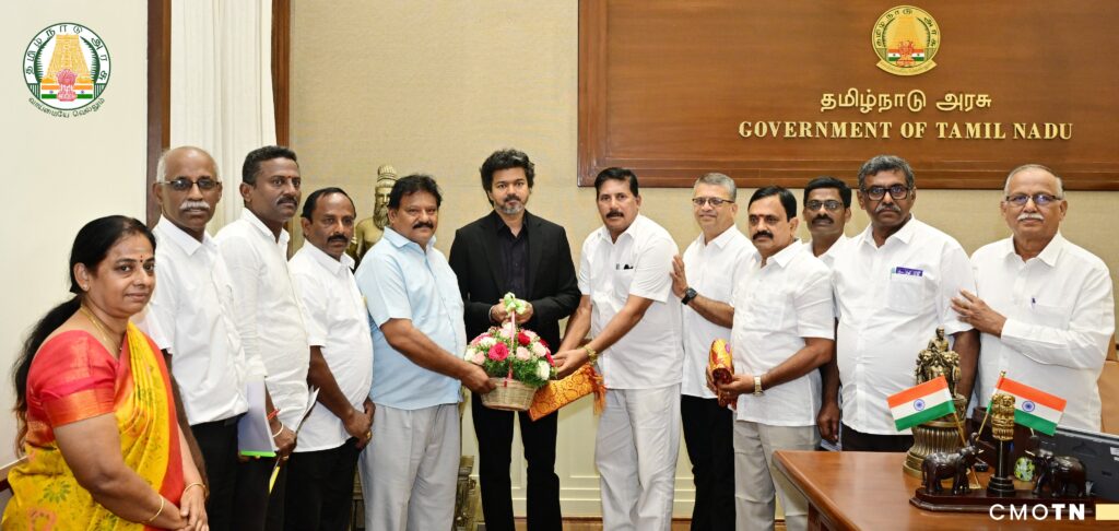 சென்னை தலைமைச் செயலகத்தில் கோவை தொழில் அமைப்புகளின் கூட்டமைப்பின் (FOCIA) ஒருங்கிணைப்பாளர்கள் மற்றும் நிர்வாகிகளை சந்தித்து கலந்துரையாடும் தமிழ்நாடு முதலமைச்சர் தளபதி சி. ஜோசப் விஜய்.