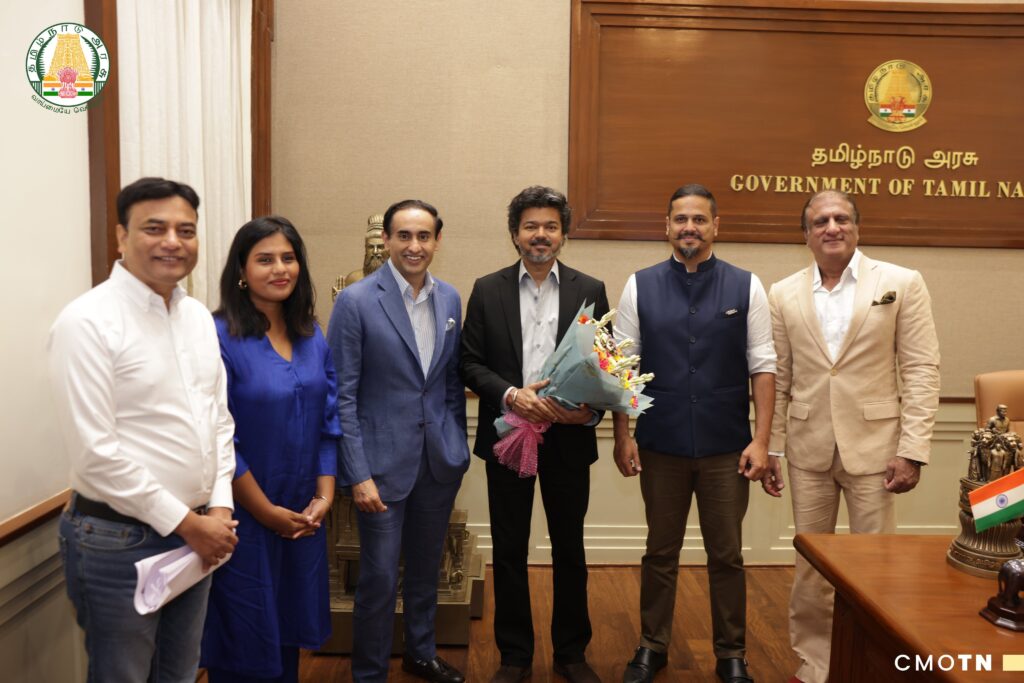 சென்னை தலைமைச் செயலகத்தில் NDTV நிறுவனத்தின் தலைமைச் செயல் அலுவலர் ராகுல் கன்வால் மற்றும் உயர்மட்ட நிர்வாகிகளை சந்தித்து ஆலோசனை நடத்தும் தமிழ்நாடு முதலமைச்சர் தளபதி சி. ஜோசப் விஜய்.