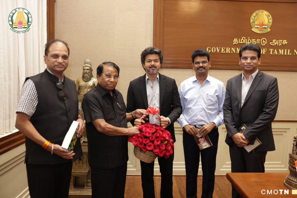 சென்னை தலைமைச் செயலகத்தில் VIT பல்கலைக்கழகத்தின் நிறுவனர் மற்றும் வேந்தர் டாக்டர் ஜி. விசுவநாதன் தலைமையிலான நிர்வாகிகளை சந்தித்து கலந்துரையாடும் தமிழ்நாடு முதலமைச்சர் தளபதி சி. ஜோசப் விஜய்.