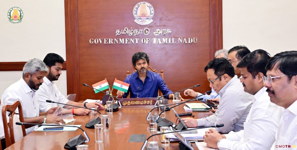 சென்னை தலைமைச் செயலகத்தில் இயற்கை வளங்கள் துறையின் திட்டங்கள் மற்றும் செயல்பாடுகள் தொடர்பான ஆய்வுக்கூட்டத்திற்கு தலைமை தாங்கும் தமிழ்நாடு முதலமைச்சர் தளபதி சி. ஜோசப் விஜய்.