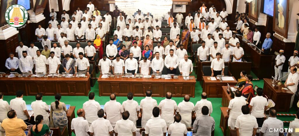 முன்னாள் சட்டப்பேரவை உறுப்பினர் கோமுகி மணியன் மறைவுக்கு சட்டப்பேரவையில் இரங்கல் தெரிவித்து மௌன அஞ்சலி செலுத்திய முதலமைச்சர் ச. ஜோசப் விஜய்