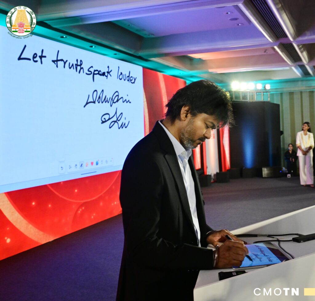 இந்தியா டுடே வட்டமேசை தமிழ்நாடு மாநாட்டில் ஐ-பேடில் Let Truth Speak Louder என எழுதிய முதலமைச்சர் ச. ஜோசப் விஜய்