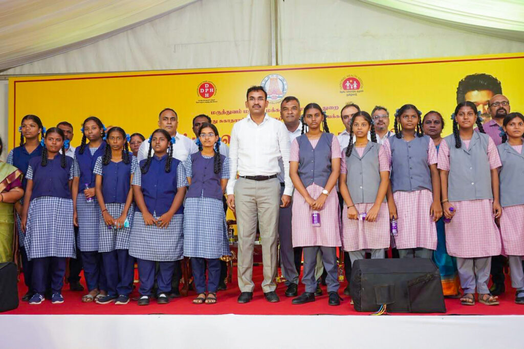 சென்னை செனாய் நகரில் குடற்புழு தொற்று தடுப்பு மாத்திரைகளை மாணவிகளுக்கு வழங்கிய அமைச்சர் டாக்டர் அருண்ராஜ்